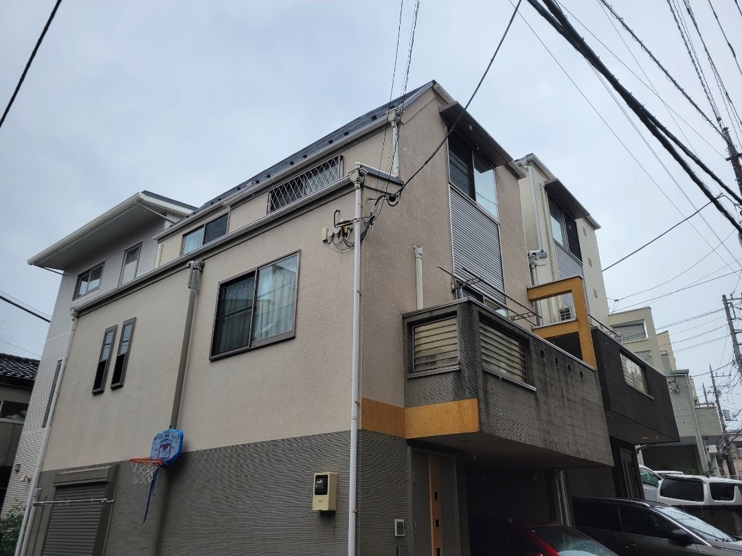 足場工事：足場設置前の建物